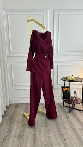 بدلة العيد برغندي