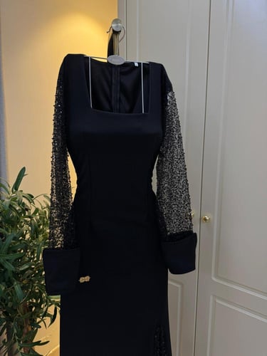 فستان اسود انيق