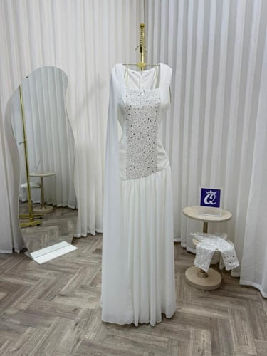 فستان العيد ابيض