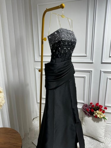 فستان اسود فخم بدون اكمام