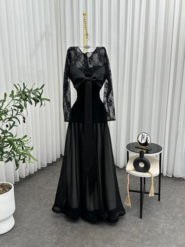 فستان اسود انيق