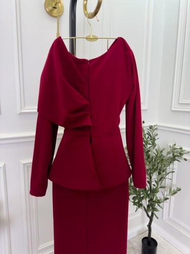 فستان احمر عنابي