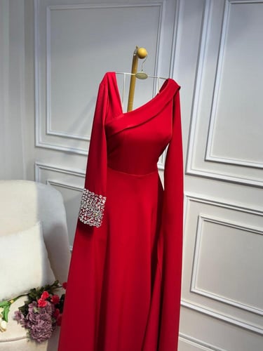 فستان شهد الشمري احمر