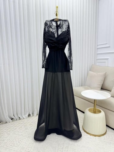فستان اسود فخم مع اكمام دانتيل شفاف وبطانه