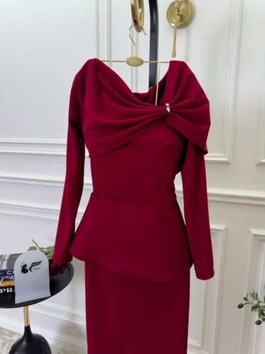 فستان احمر عنابي