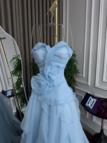 فستان لون سماوي فخم