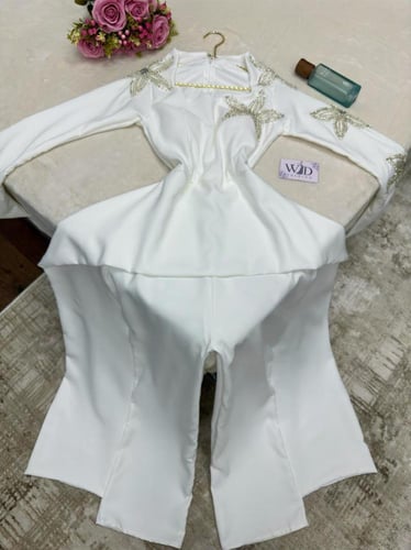 جمبسوت العيد أنيق بتصميم راقٍ وتطريز فاخر