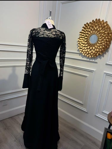 فستان اسود نادر