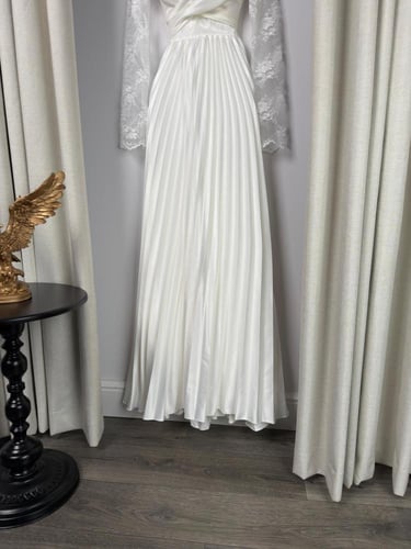 فستان فخم اوفوايت