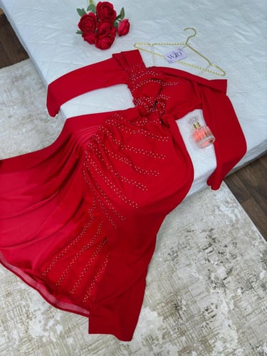 فستان احمر فخم فصوص