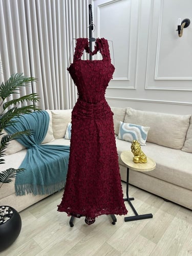 فستان سهرة خمري مميز