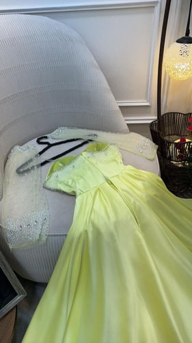 فستان اصفر ليموني