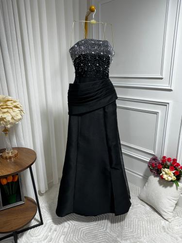 فستان اسود فخم بدون اكمام