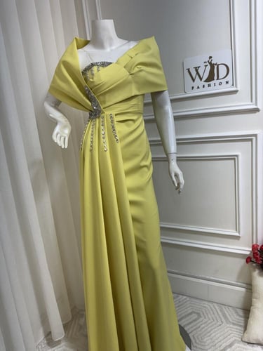 فستان اصفر مميز مع تطريز فخم