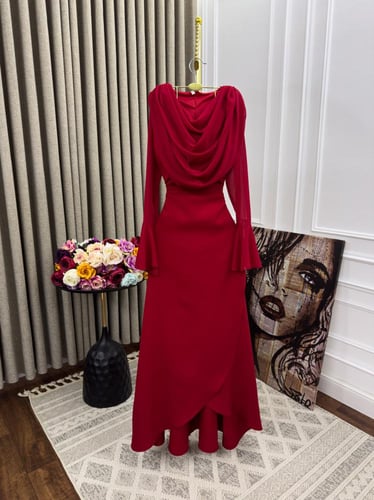 فستان احمر ناعم