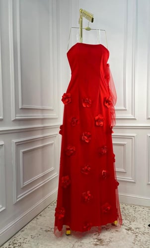 فستان احمر ناعم