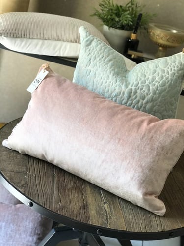 غطاء وسادة نولا مخمل وردي باهت مستطيل