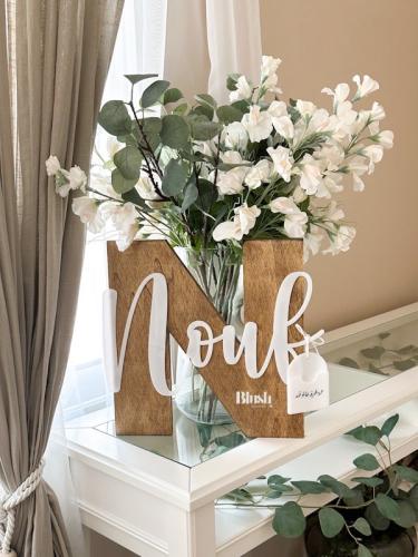 حرف خشبي /مقاس 32 cm مع اسم اكريلك بارز