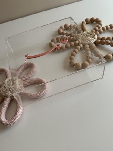 بوكس سويتس اكريلك/ مع اسم بارز ملون