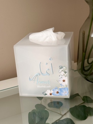 علبة مناديل / مع تصميم الورد السماوي وكتابة بالاكر...