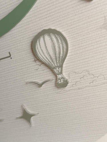 تعليقة اكريلك بتصميم خارجي / مع ثيم بارز ملون و اس...