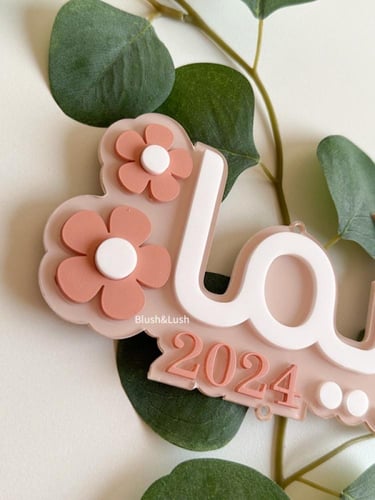 قطعة اسم لعقود التخرج ملونة 3D