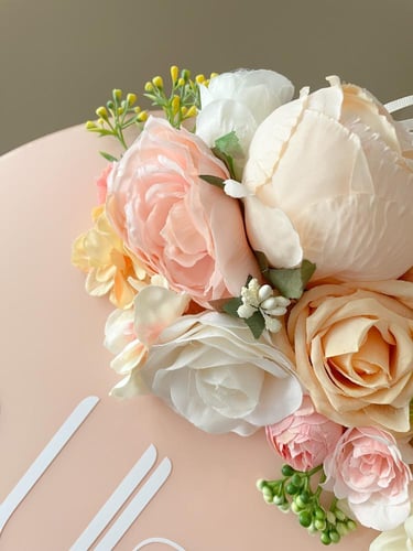 تعليقة اكريلك مع ورد المشمشي الجميل