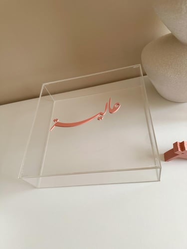 بوكس سويتس اكريلك/ مع اسم بارز ملون