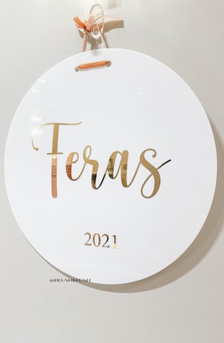 تعليقات اكريلك بيضاء لماعة