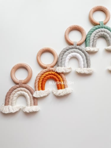 Baby Rainbow Teether/عضاضة رينبو