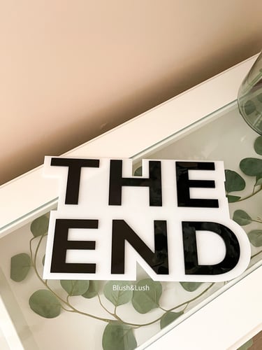 لوحة تخرج THE END