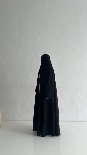 Black crepe double A cut