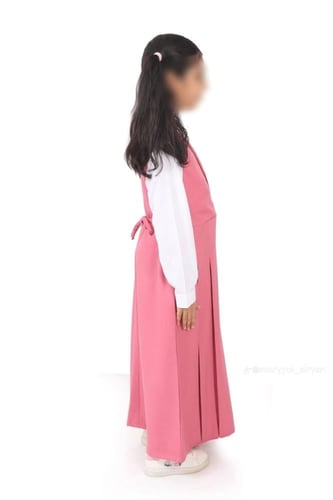 مريول مع بلوزة ابتدائي التصميم الرسمي