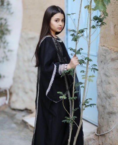 فستان التاسيس اسود بتطريز فضي