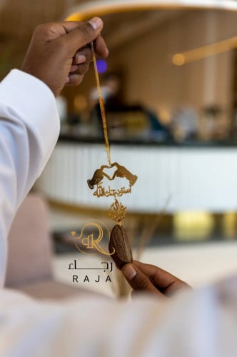 تعليقه كسرت العود بشكل قلب بيدين ترند