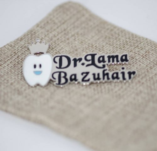 بروش طبيبة أسنان تصميم حسب الطلب