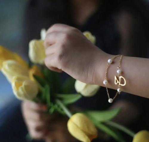 جددي أناقتك اسواره حرف مع حبات اللؤلؤ تصميم يليق ب...