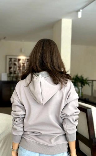 بلوفر ليحتضنك دائماً بدلاً عني