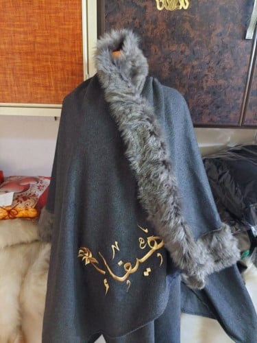 سكارف شتوي نسائي مع تطريز الاسم حسب الطلب