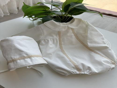 افرول أنيق بشريط دانتيل بيج