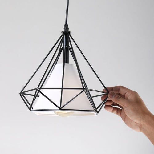 علاقية بهيكل اسود هرمي لامع