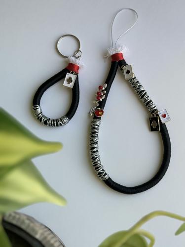 تعليقة جوال مع مفتاح