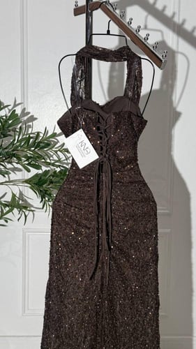 فستان سهره بني دانتيل على لول