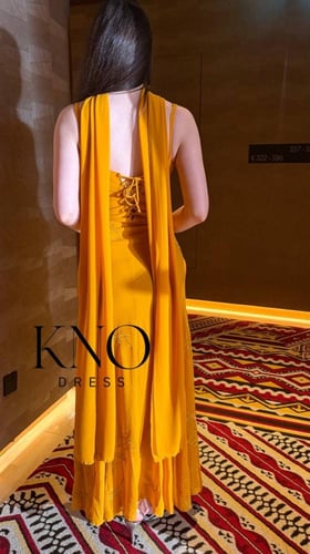 فستان سهرة ذهبي جورجيت مطرز فاخر بتصميم انسيابي جذ...