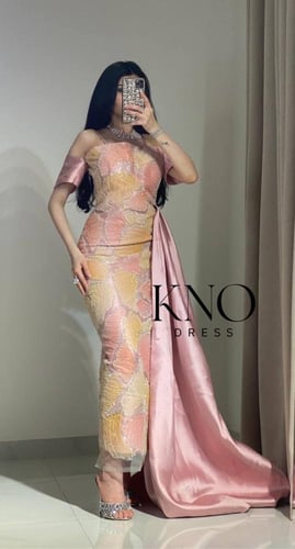 فستان سهره تل ملون مموج خرز مع ميكادو