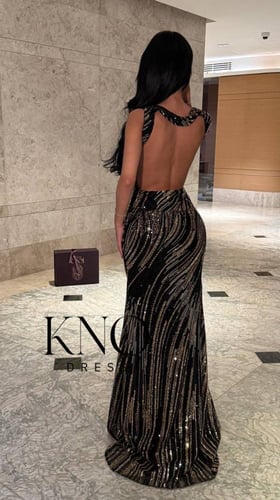 فستان بخامة شك فاخر خاص بلمسة أنيقة ولمعان راقٍ يب...