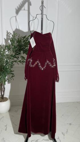 فستان جوخ شتوي مع تطريز فاخر يضيف لمسة أنيقة ودافئ...