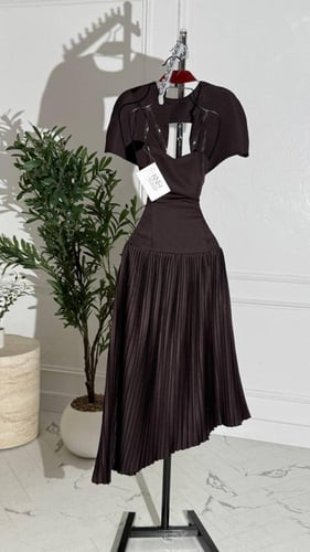 فستان ميدي مخصر مزين بالكريستال