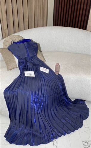 فستان ملكة كابلي مقفل من الظهر