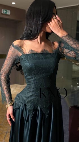 فستان تفته فاخر بلمسة دانتيل أنثوية على الأطراف